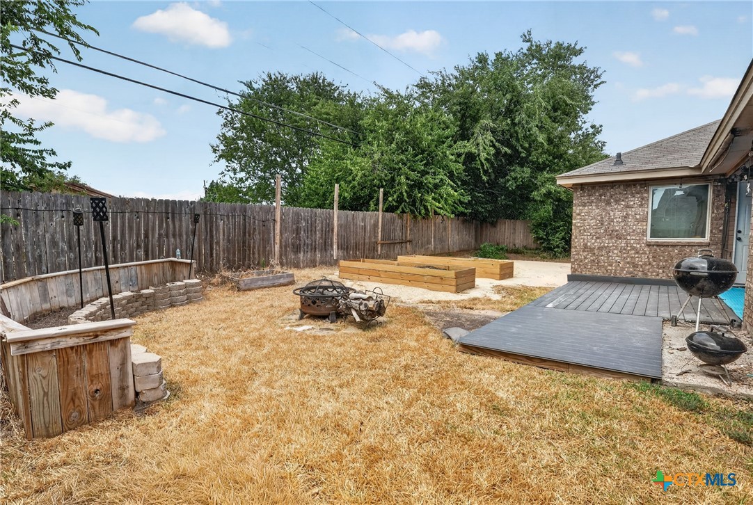 6813 Deorsam Loop Property Photo 8