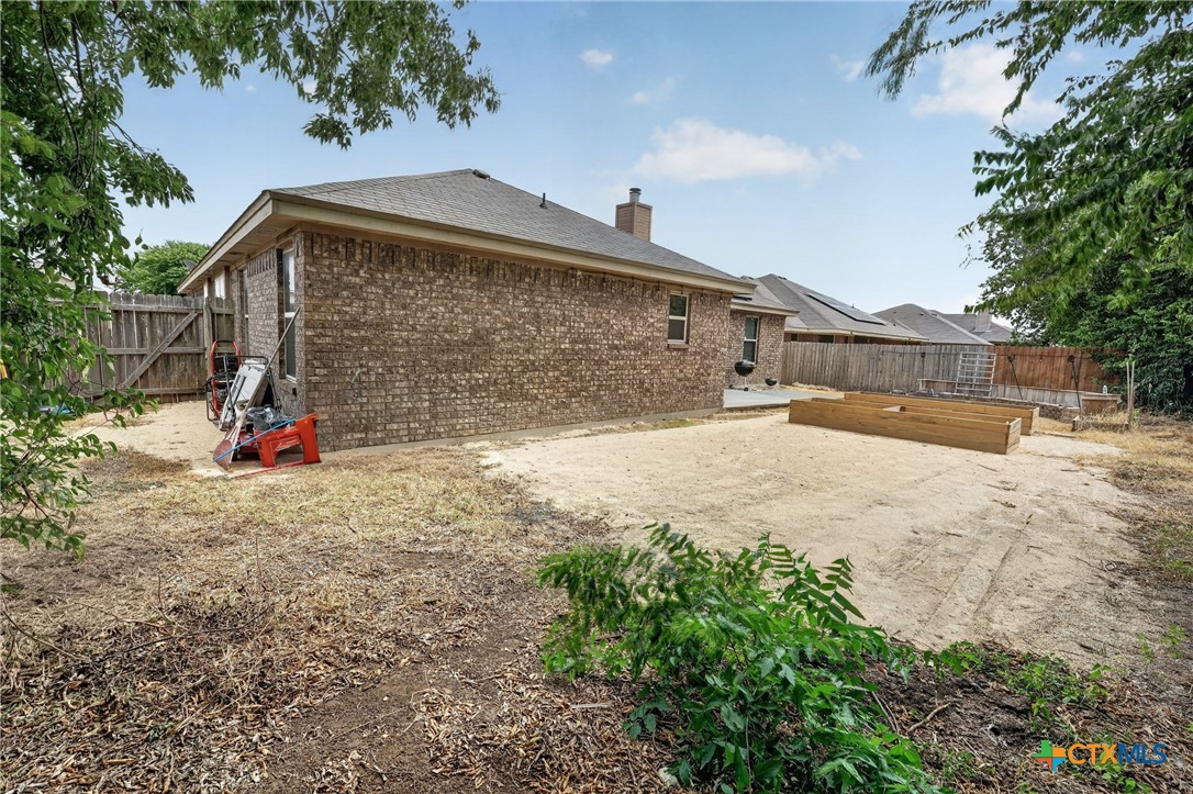 6813 Deorsam Loop Property Photo 9