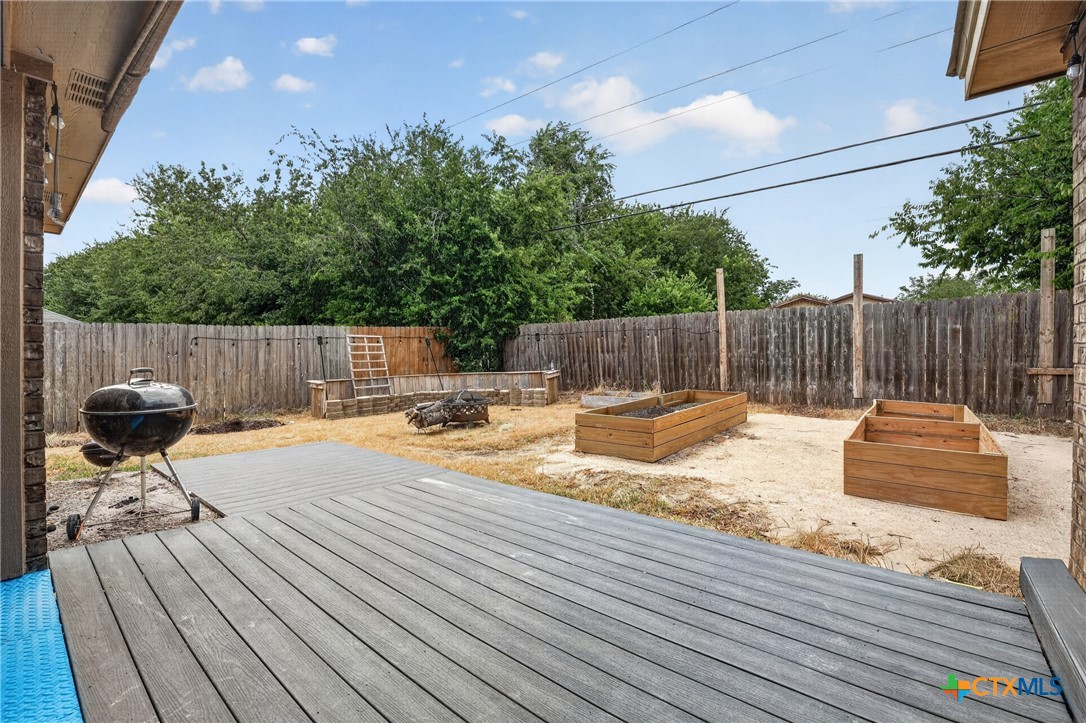 6813 Deorsam Loop Property Photo 10