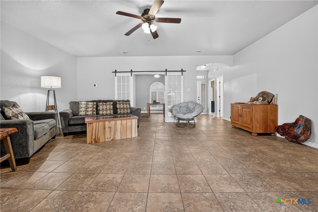 6813 Deorsam Loop Property Photo 14