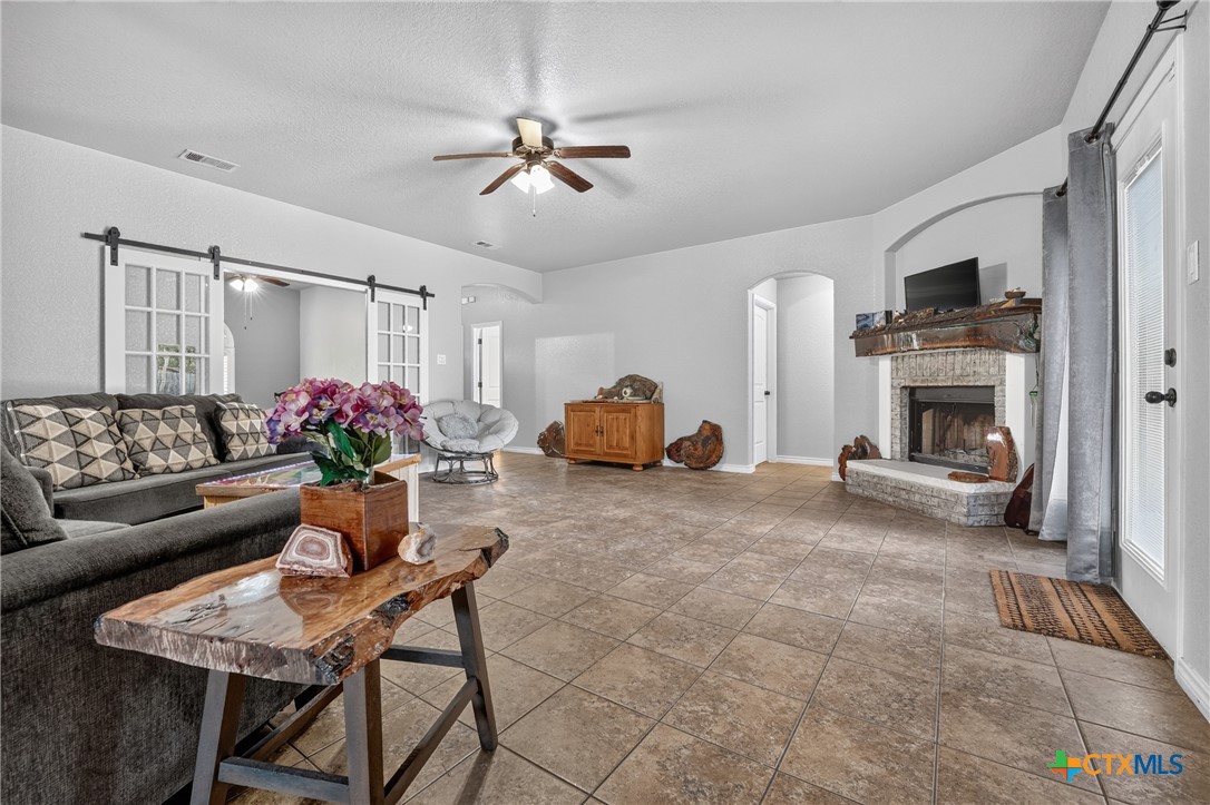 6813 Deorsam Loop Property Photo 15