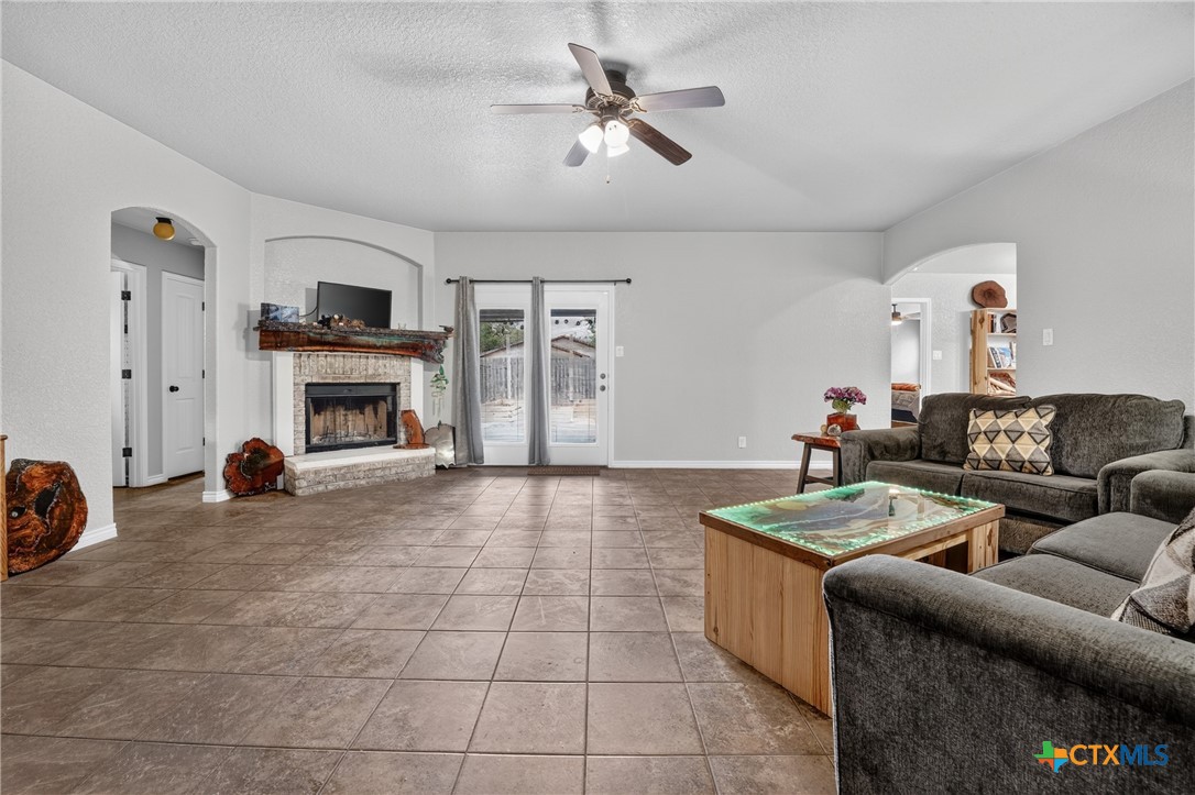 6813 Deorsam Loop Property Photo 16