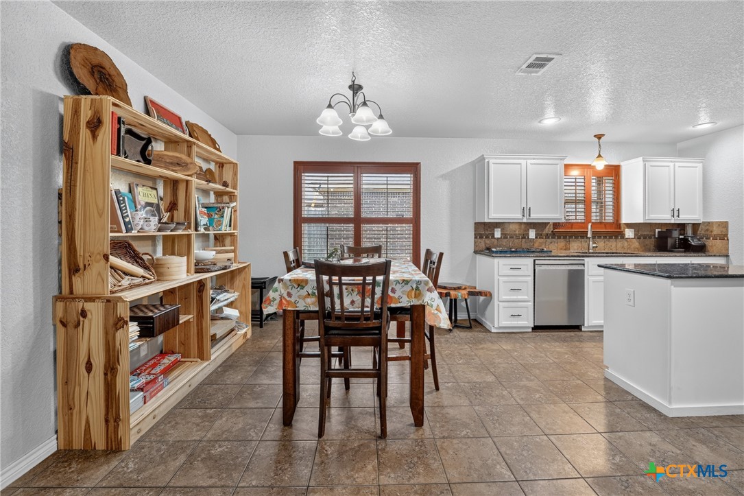 6813 Deorsam Loop Property Photo 23