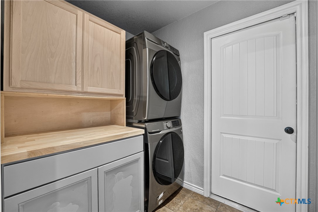 6813 Deorsam Loop Property Photo 25