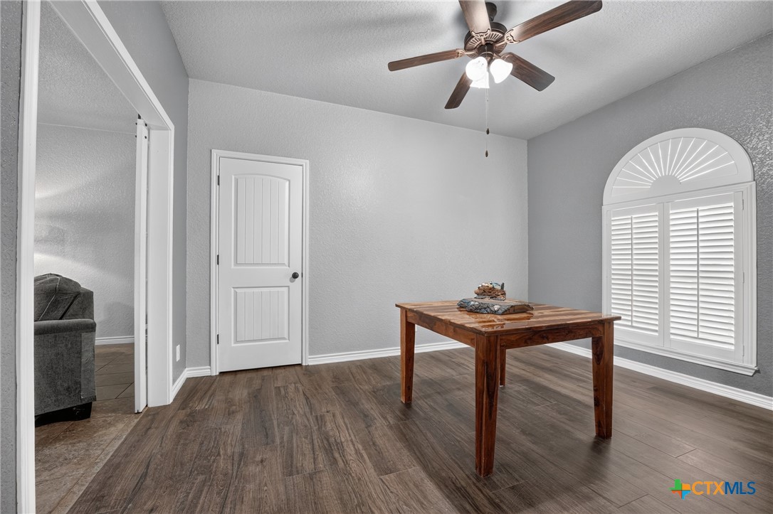 6813 Deorsam Loop Property Photo 31