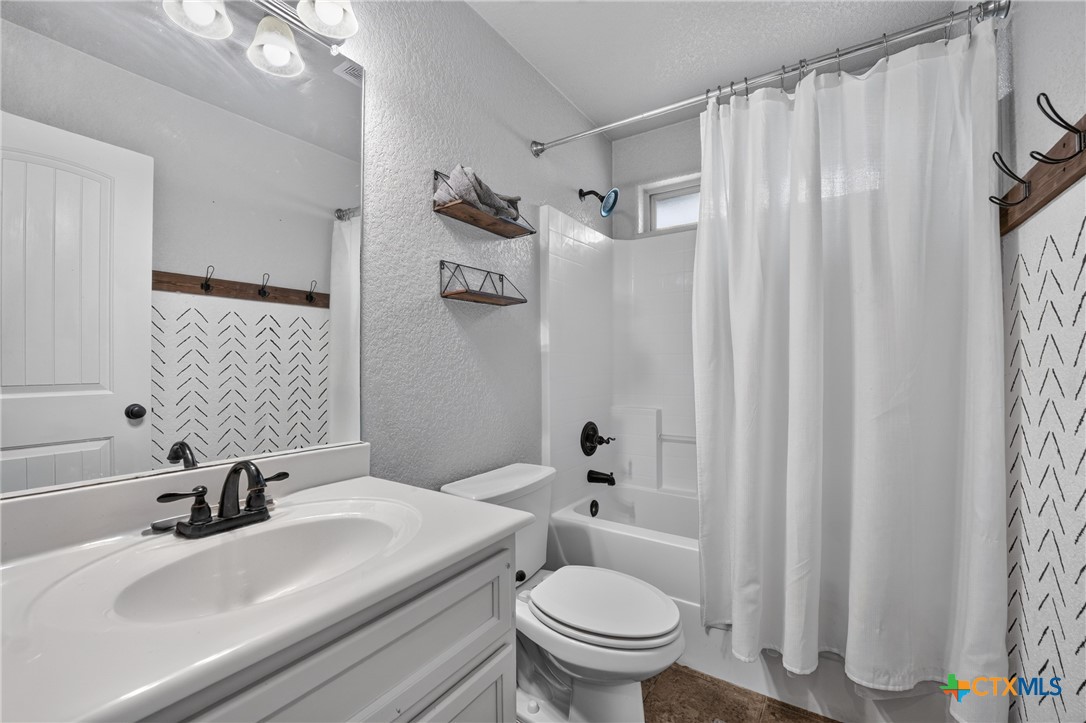 6813 Deorsam Loop Property Photo 38