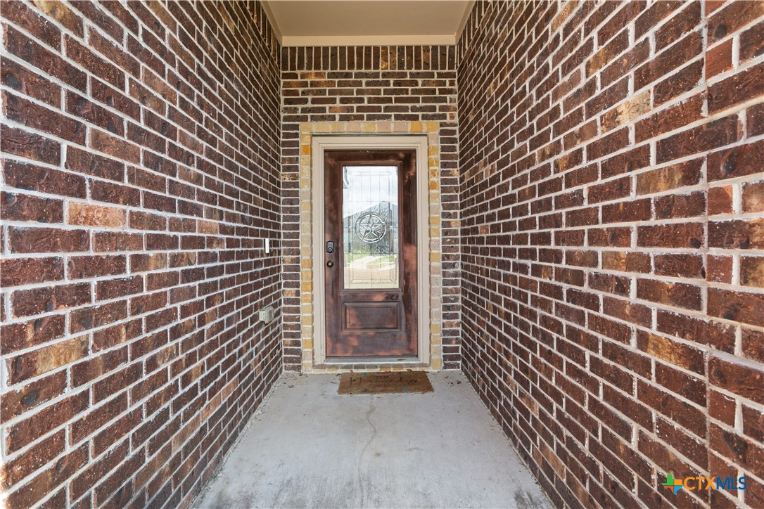 615 Mason Circle Property Photo 4