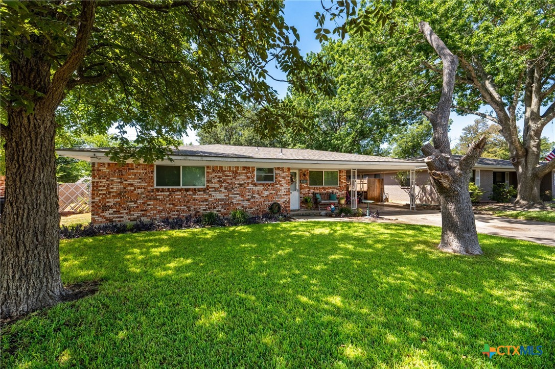 3213 Lawnwood Drive Property Photo 2