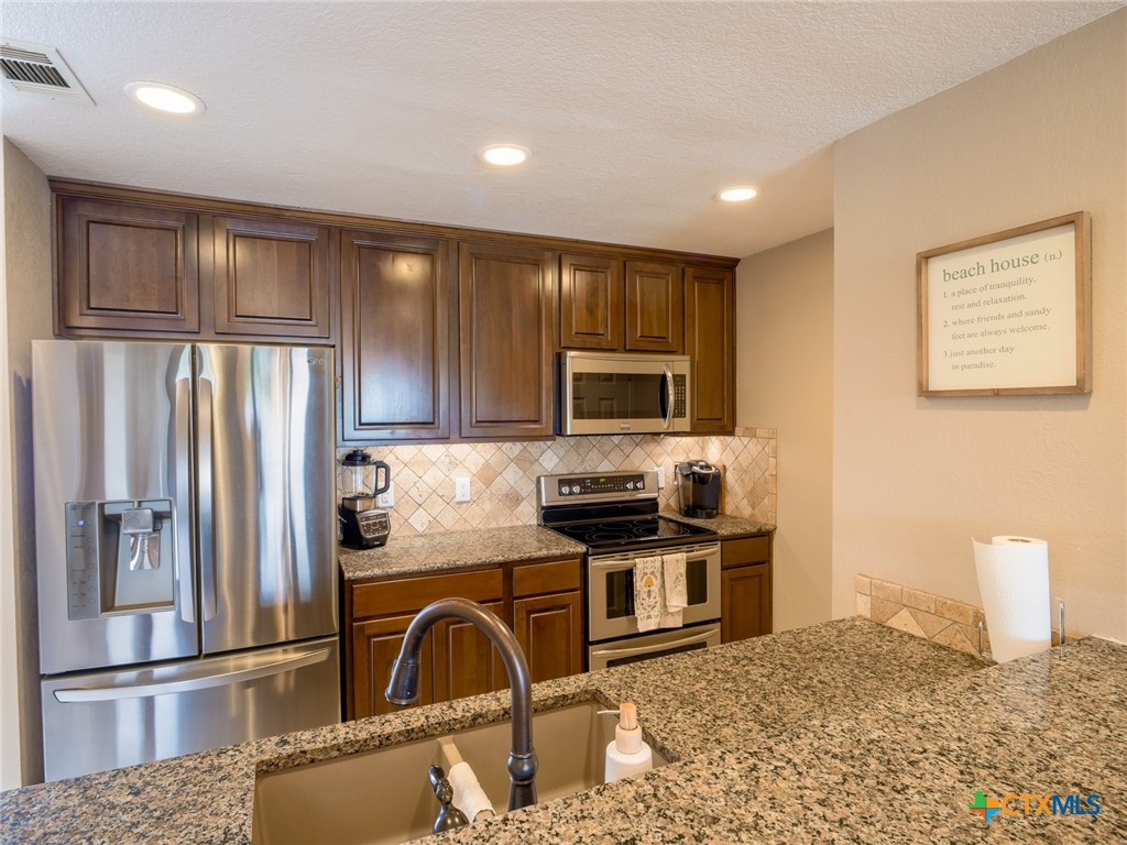 604 Highcrest Drive 722 Property Photo 6