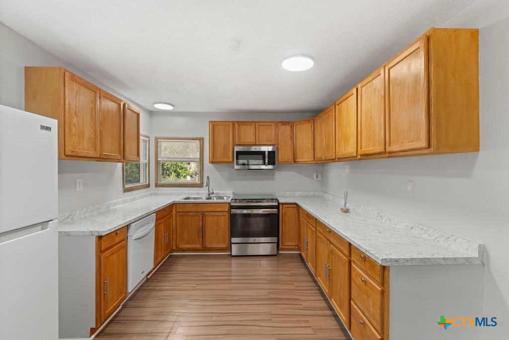 5012 Charter Oak Drive Property Photo 10