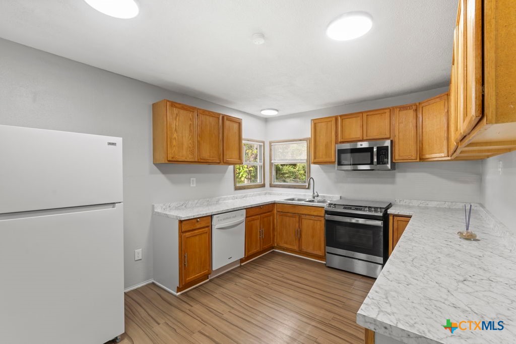 5012 Charter Oak Drive Property Photo 11