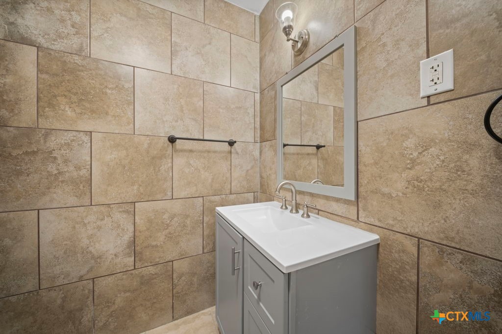 5012 Charter Oak Drive Property Photo 15