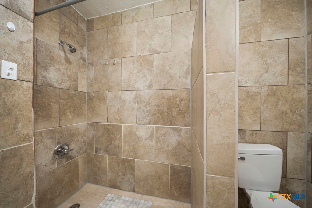 5012 Charter Oak Drive Property Photo 16