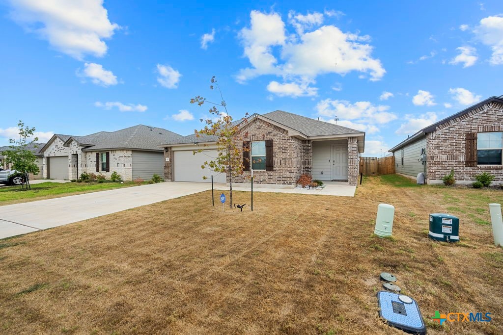 1423 Athan Drive Property Photo 4