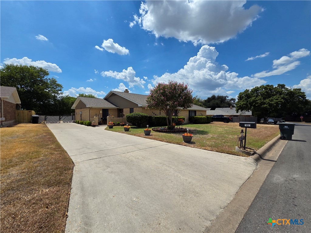 1801 Forest Trail Property Photo 1