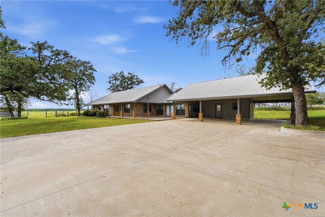 6589 State Highway 304 Property Photo 4
