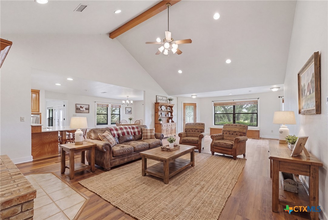 6589 State Highway 304 Property Photo 5