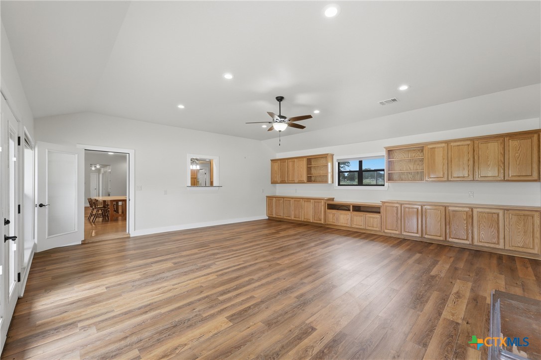 6589 State Highway 304 Property Photo 16