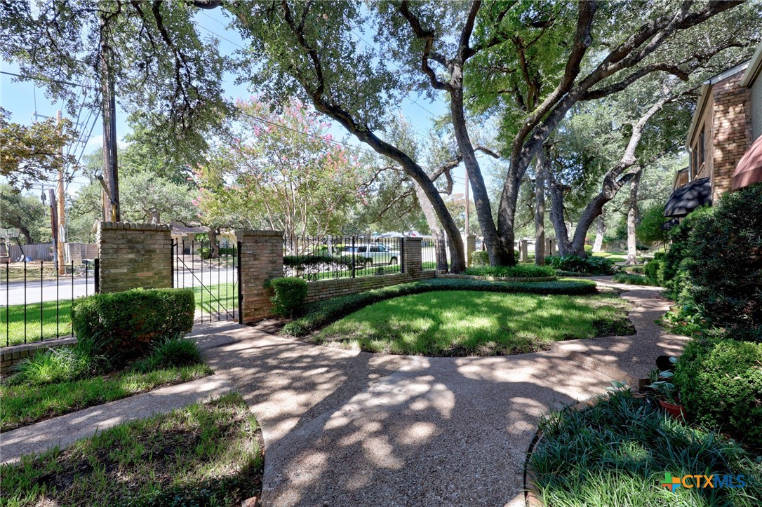3974 Far West Boulevard Property Photo 10