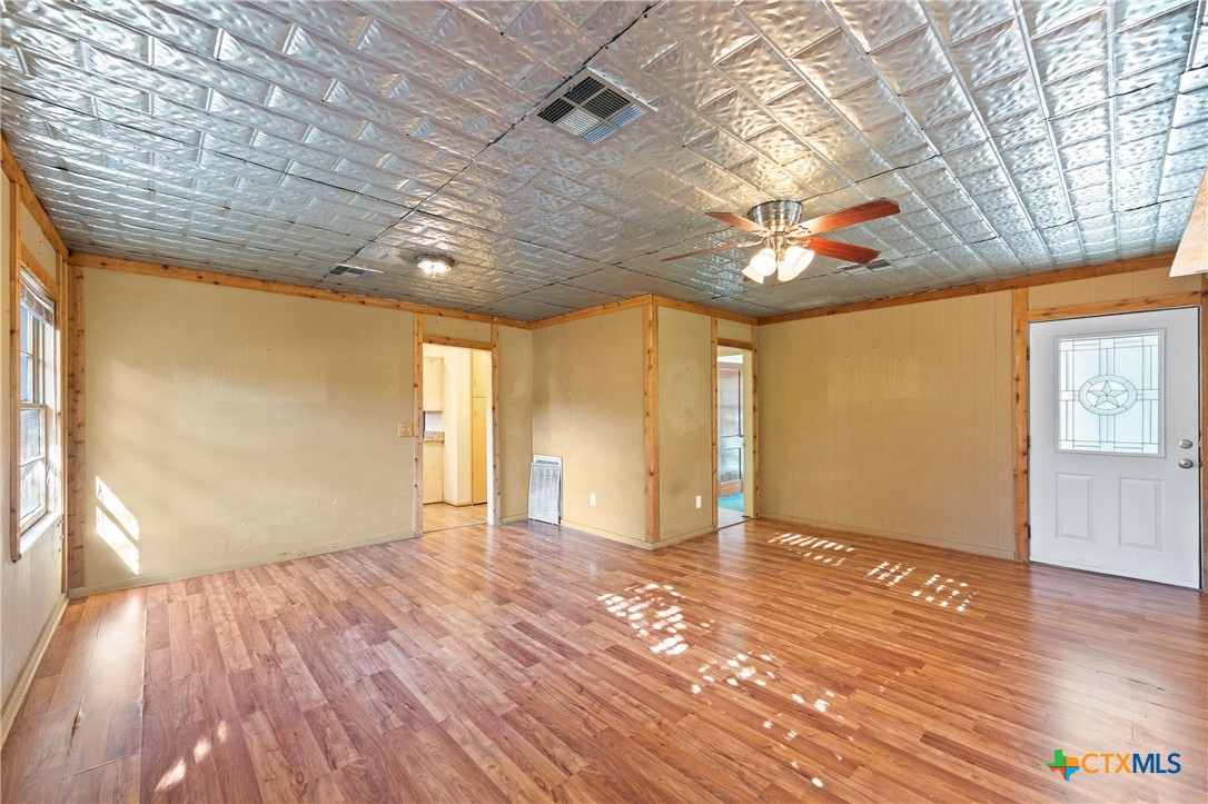 407 S 4th Property Photo 3