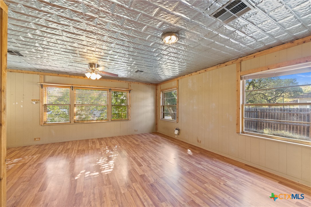407 S 4th Property Photo 4