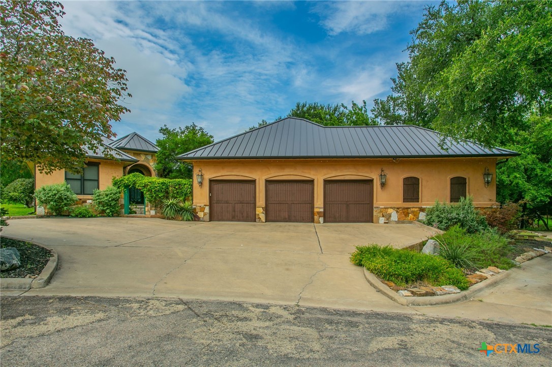 1432 Arnold Palmer Circle Property Photo 3
