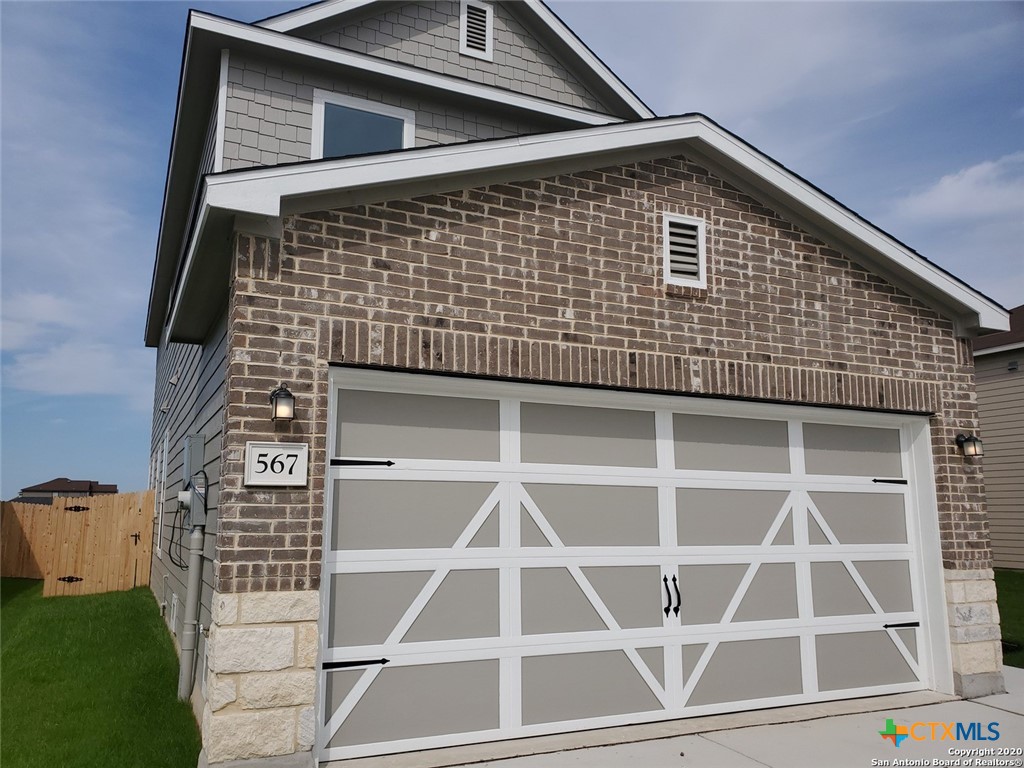 567 Pebble Bend Property Photo 3