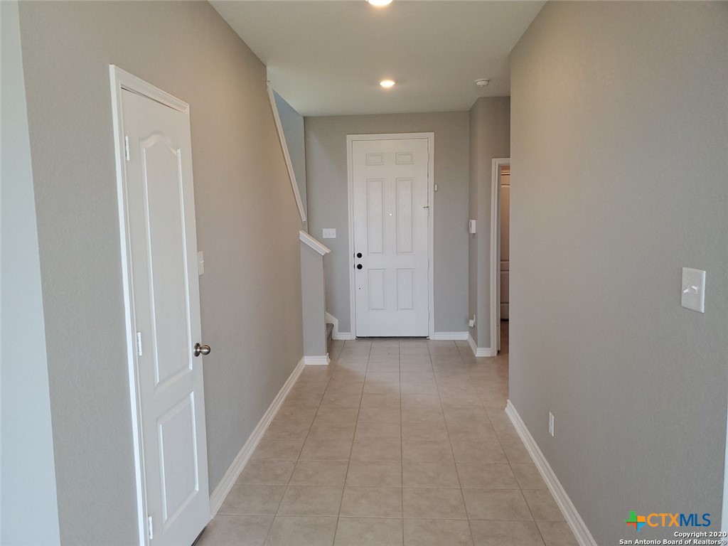 567 Pebble Bend Property Photo 6