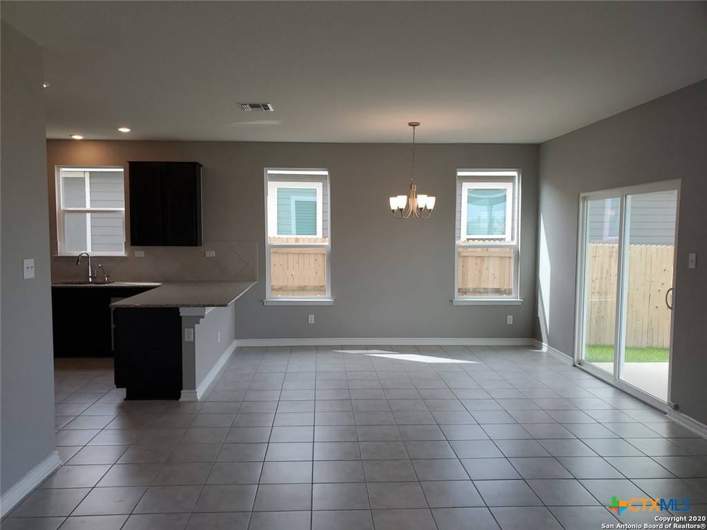 567 Pebble Bend Property Photo 8