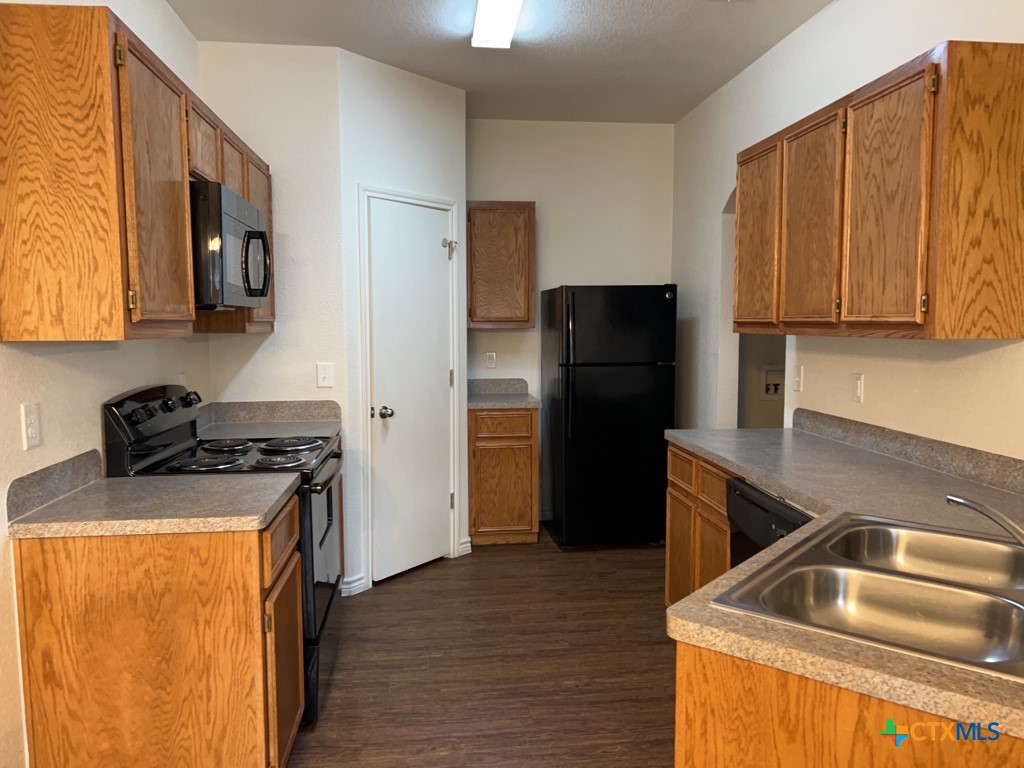 1500 Justin Loop Property Photo 4