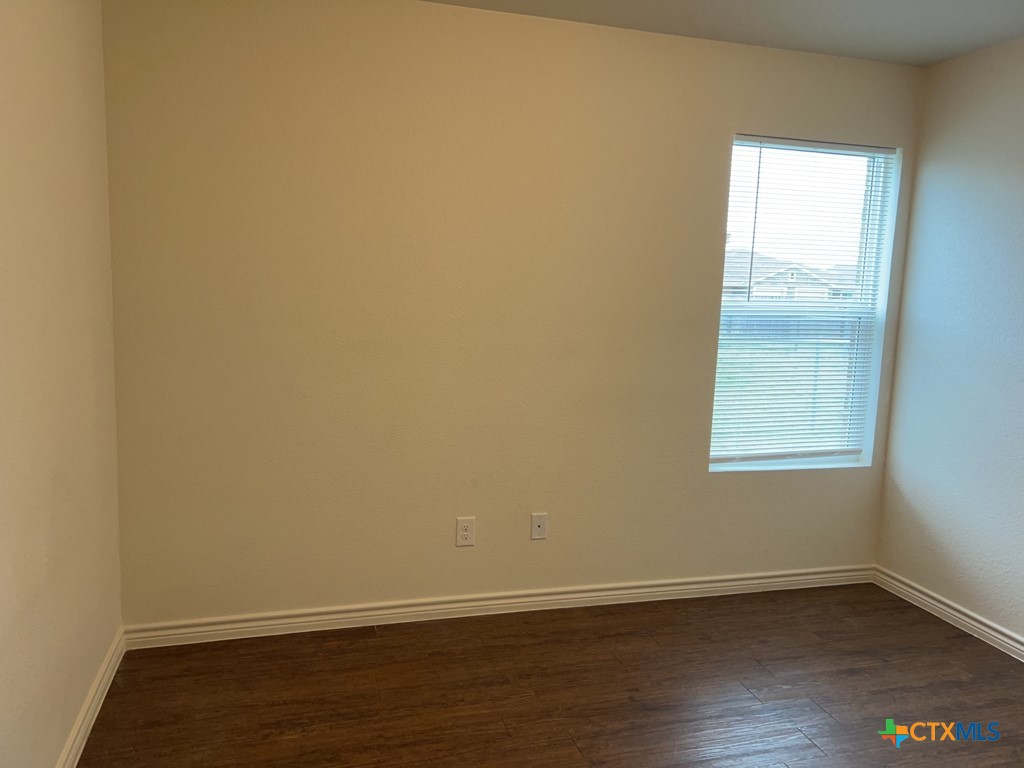 1500 Justin Loop Property Photo 5