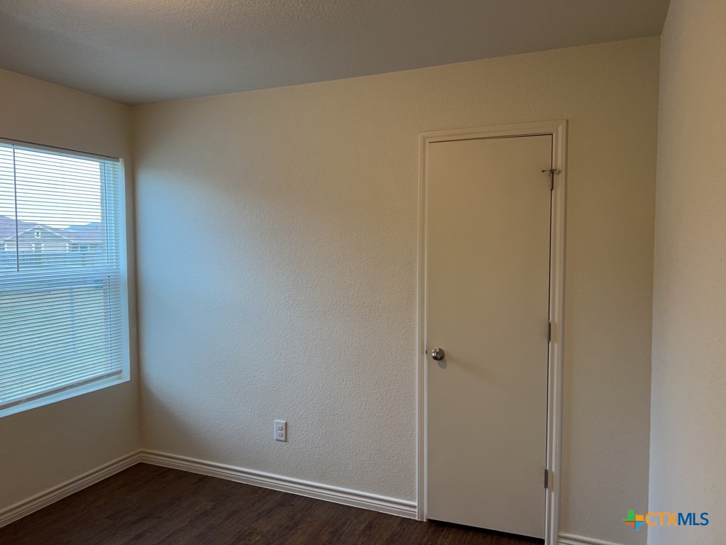 1500 Justin Loop Property Photo 6