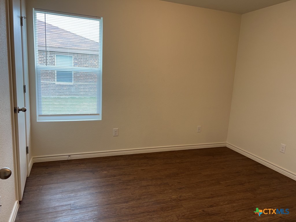 1500 Justin Loop Property Photo 9