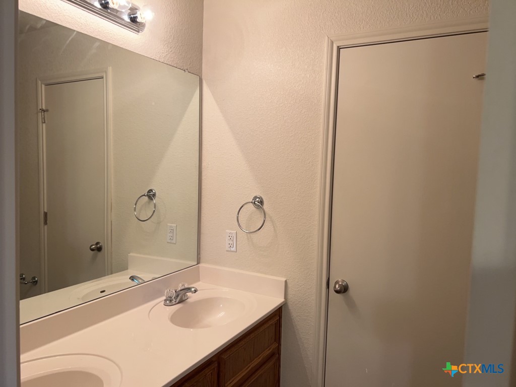 1500 Justin Loop Property Photo 14