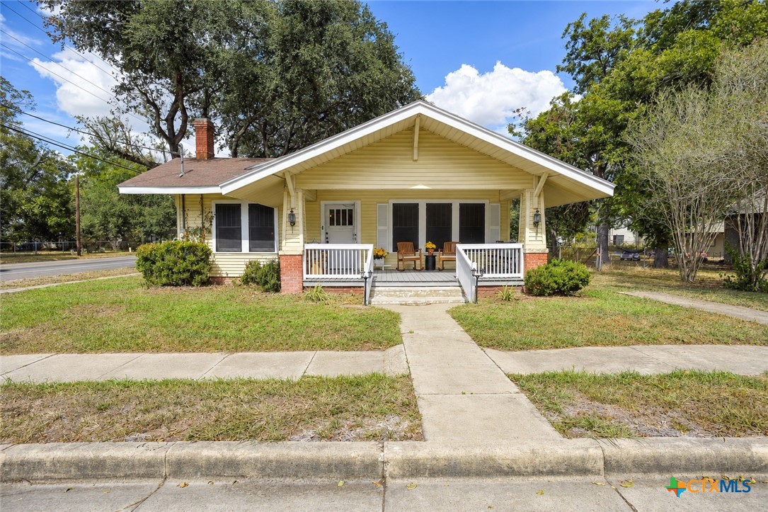 421 N Avenue G Property Photo 2