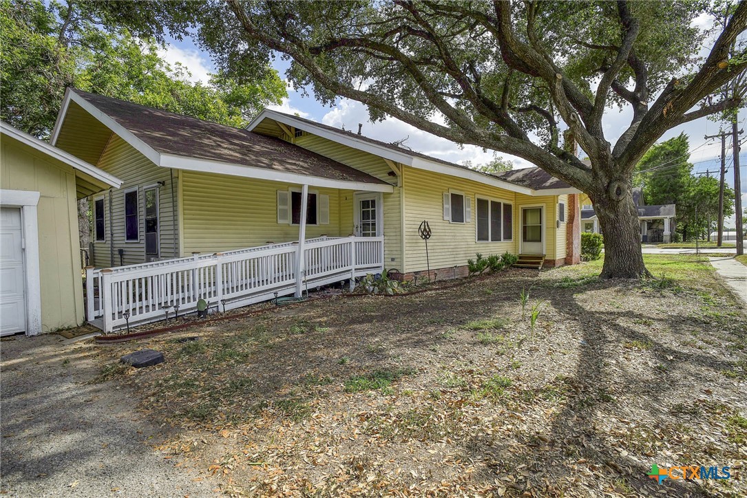 421 N Avenue G Property Photo 25