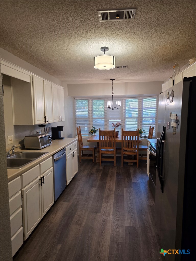 1614 Miranda Avenue Property Photo 4