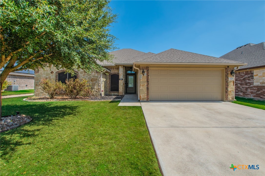 2105 Briar Hollow Drive Property Photo 1