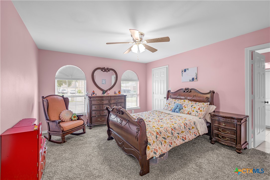 105 Tournament Drive Property Photo 3