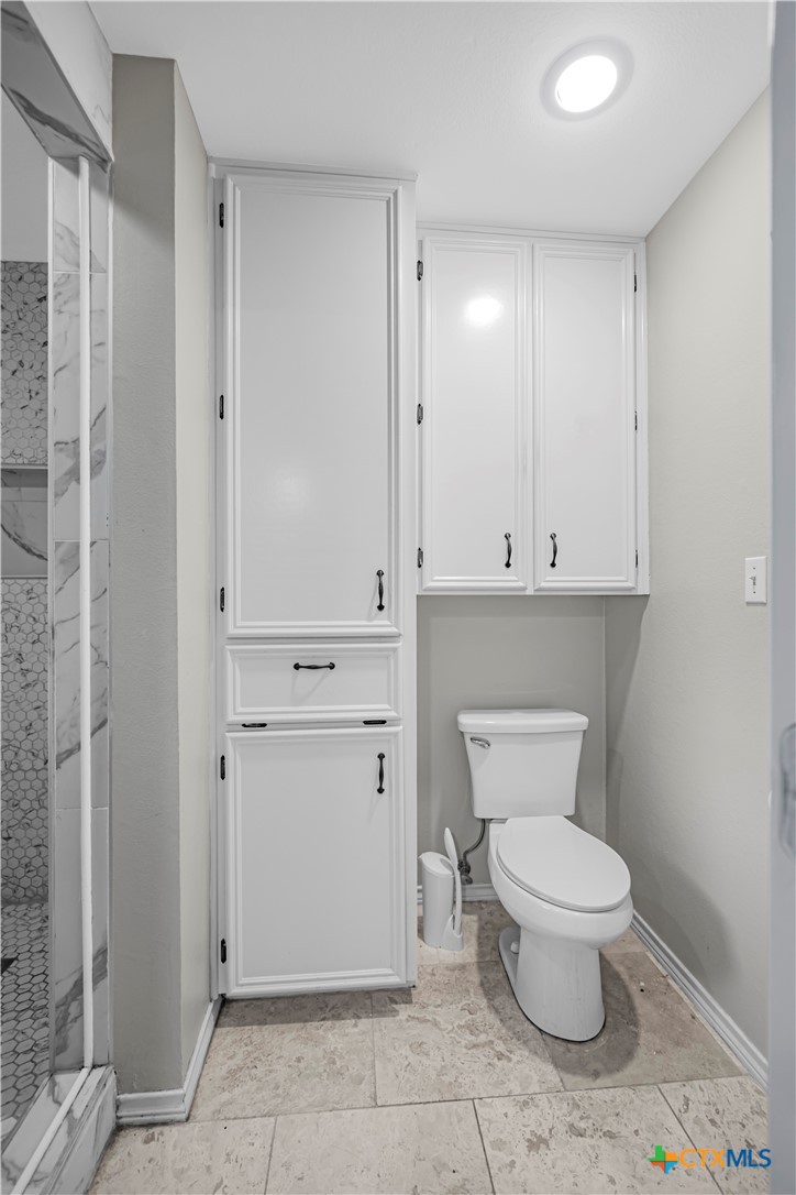 105 Tournament Drive Property Photo 14