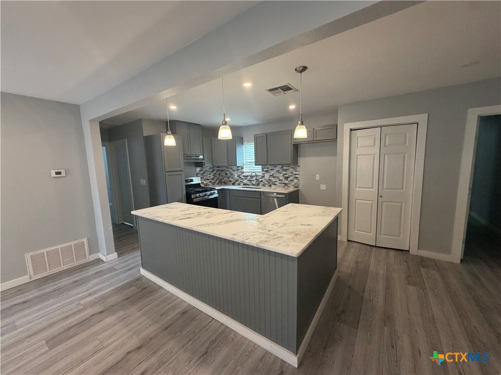 2201 E Colorado Street Property Photo 2