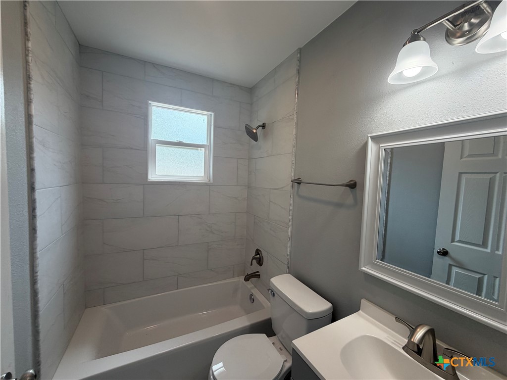 2201 E Colorado Street Property Photo 6