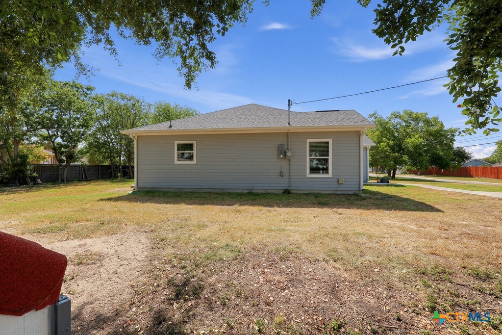 820 S Benavides Street Property Photo 6