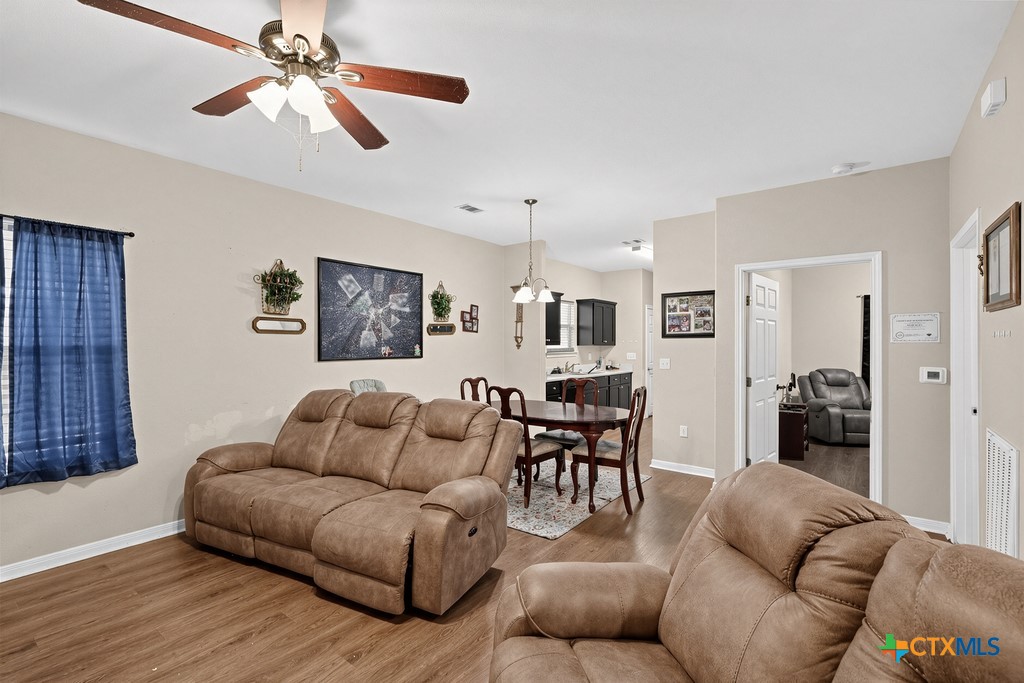 820 S Benavides Street Property Photo 7