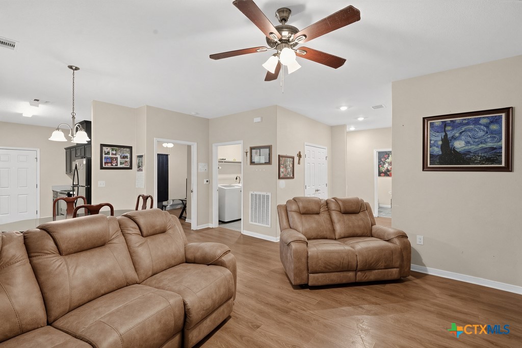 820 S Benavides Street Property Photo 8