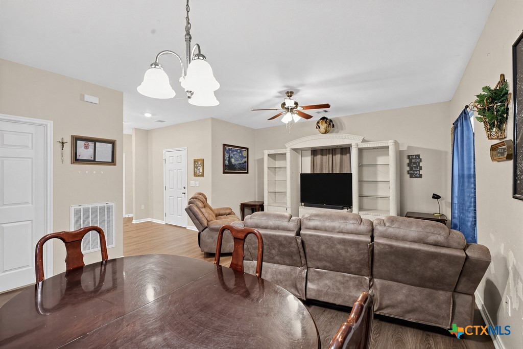 820 S Benavides Street Property Photo 10