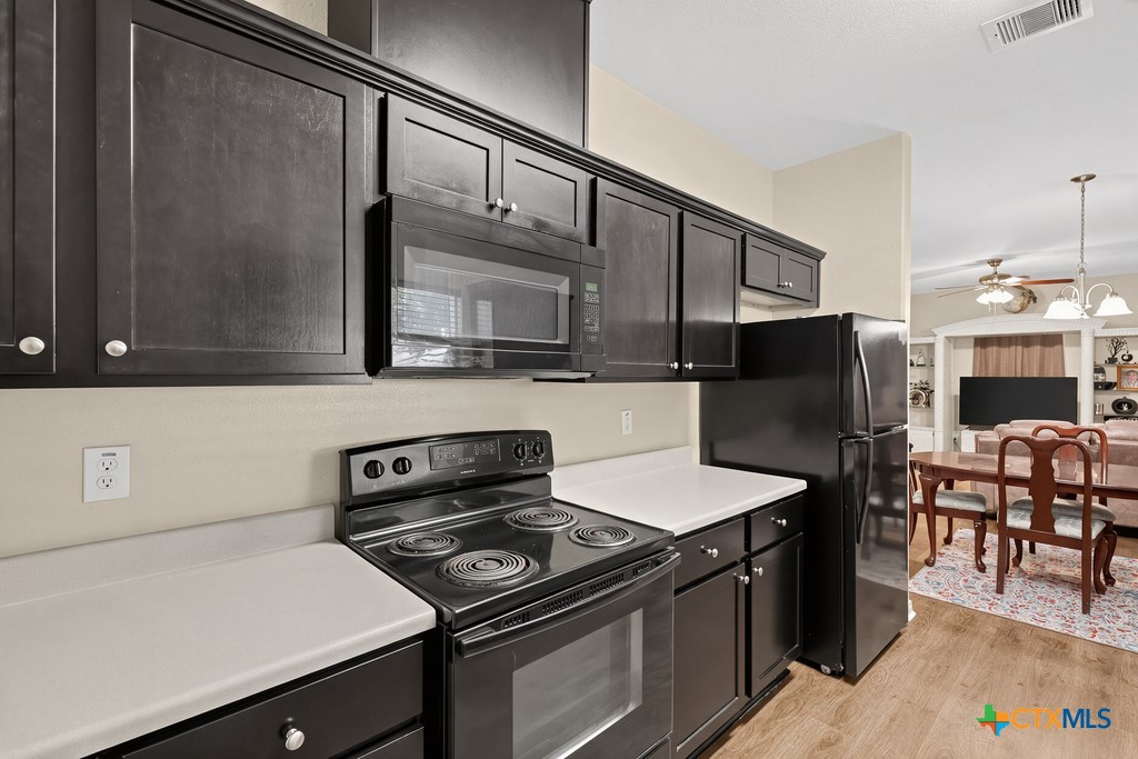 820 S Benavides Street Property Photo 11