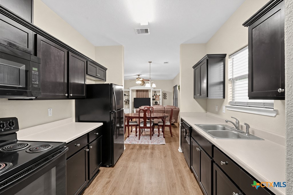 820 S Benavides Street Property Photo 12