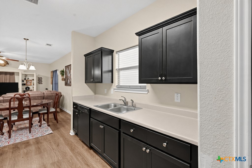 820 S Benavides Street Property Photo 13