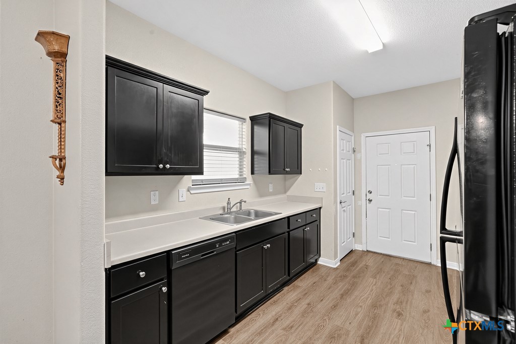 820 S Benavides Street Property Photo 14